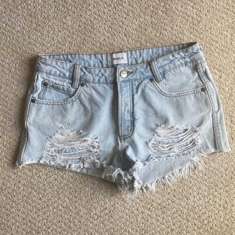 RVCA boyfriend jean shorts light wash denim button fly 26